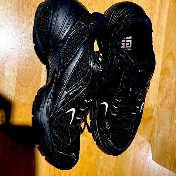 Givenchy Tk max  sneakers size11 - Picture 1 of 2